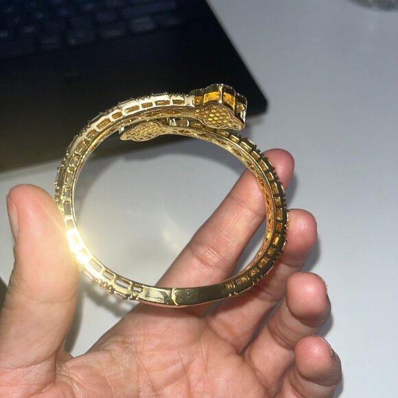 NEIMAN MARCUS Four-Leaf Lucky Bangle Bracelet - Picture 5 of 5